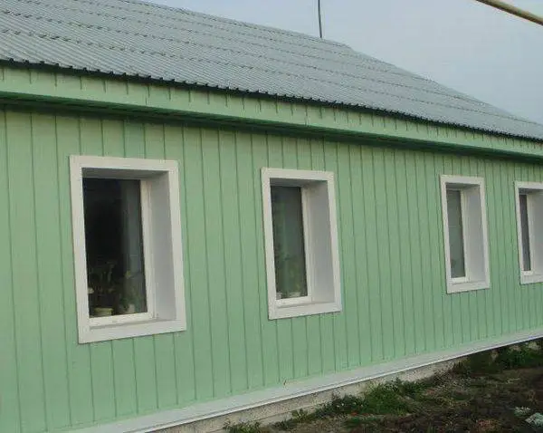 Металлический сайдинг Гранд Лайн / Grand Line профиль Вертикаль, PE 0.45, цвет Ral 3009 (оксидно-красный) Grand Line подробное изображение
